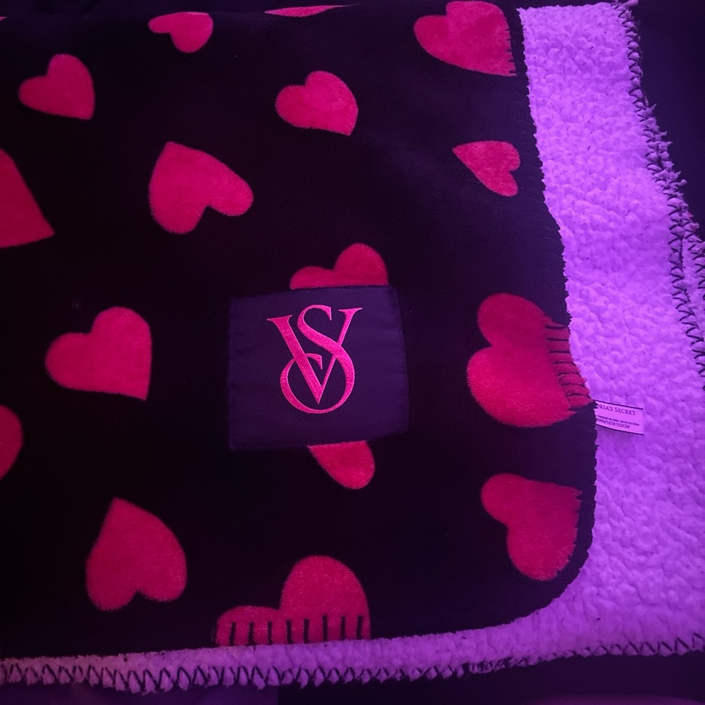 valentine’s day VS blanket